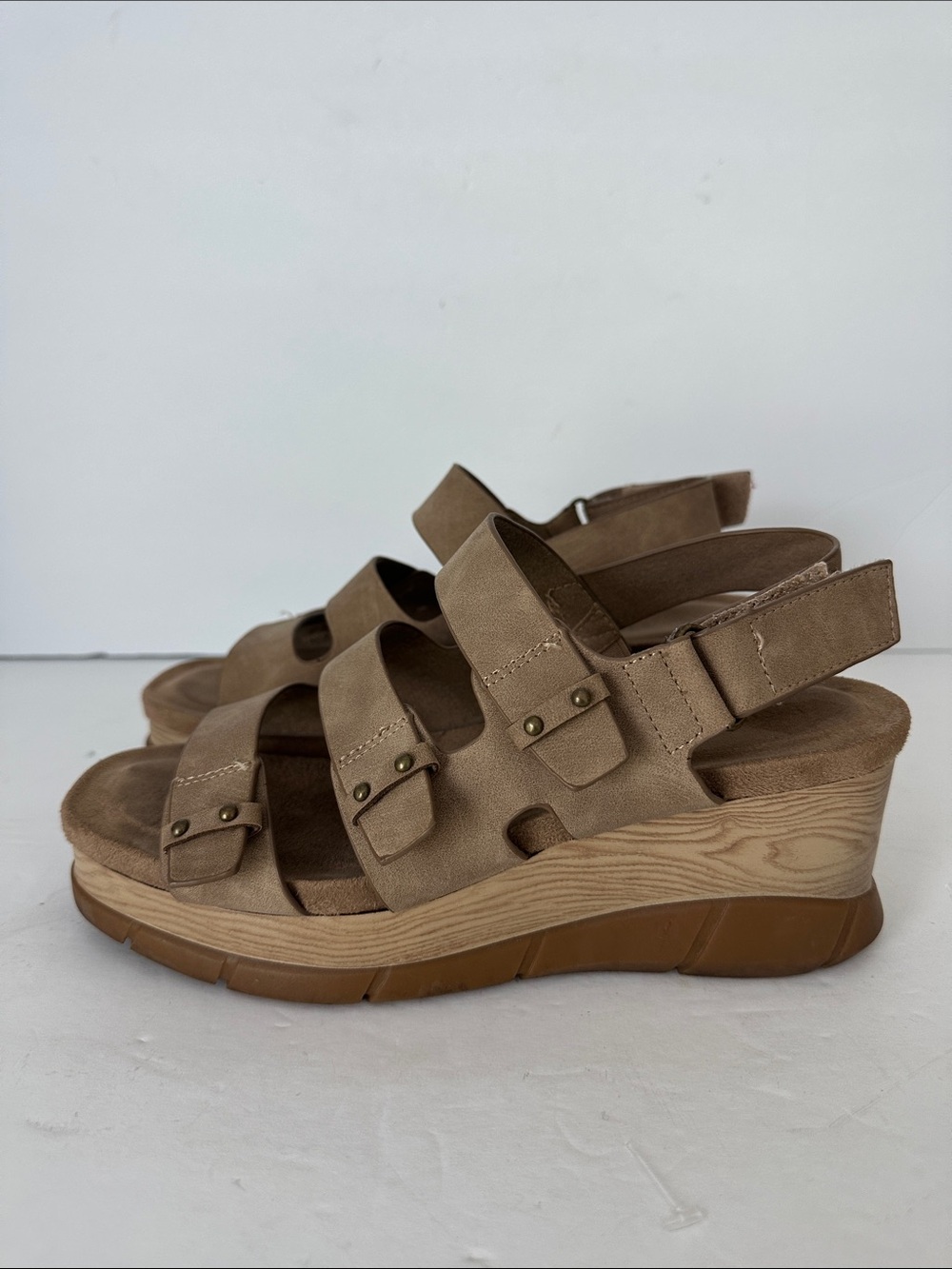 Pierre Dumas Women's Suede Wedge Sandals Taupe 8